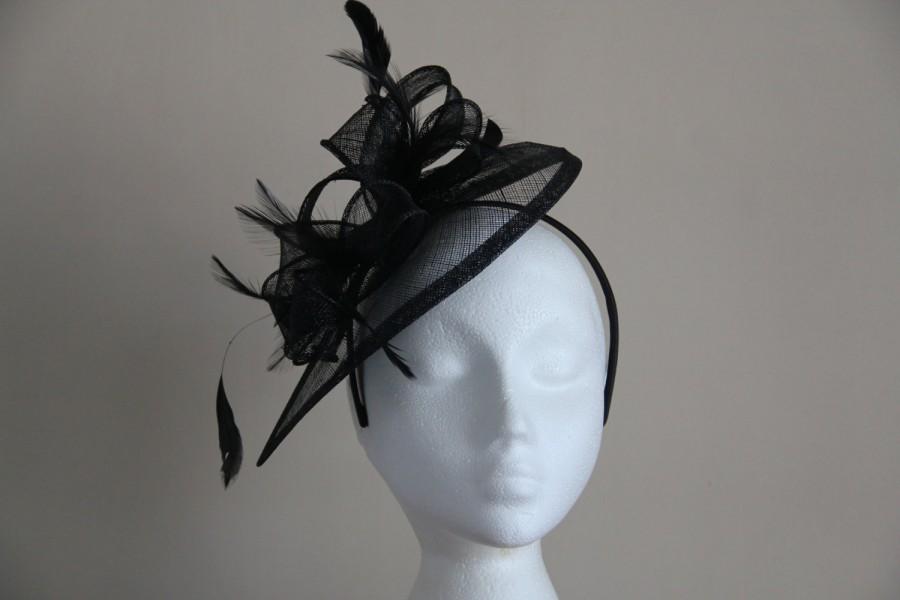 Mariage - Black Fascinator and Feather Fascinator on a hairband, races, weddings, special occasions, Kentucky Derby, Ascot, Melbourne Cup
