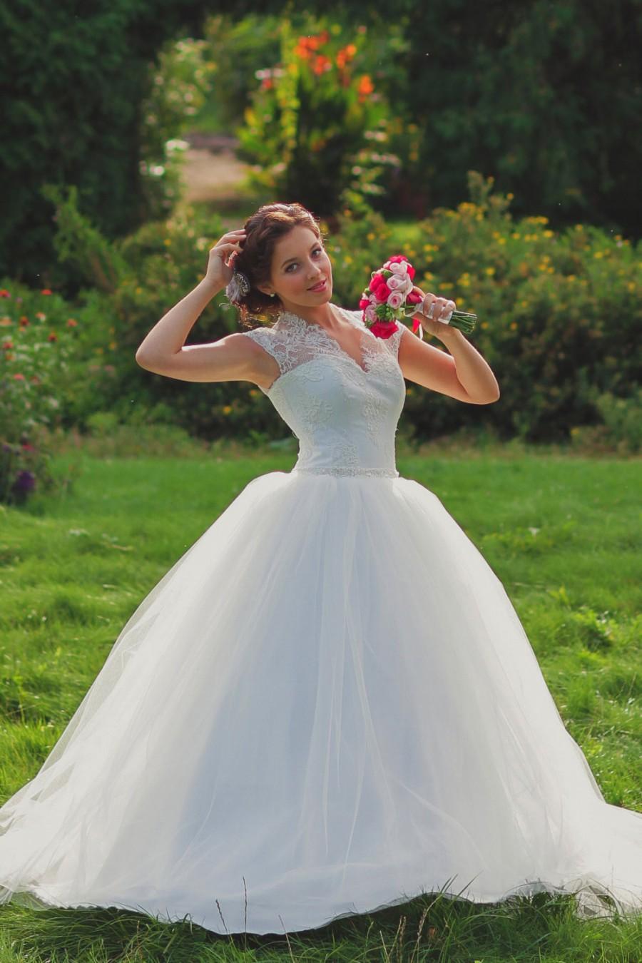 زفاف - Vintage Inspired Light-As-Air Wedding Dress with Chantelle Lace Corset, V Cutout, Tulle Skirt, Off Shoulder Small Sleeve, Lace Closed Back