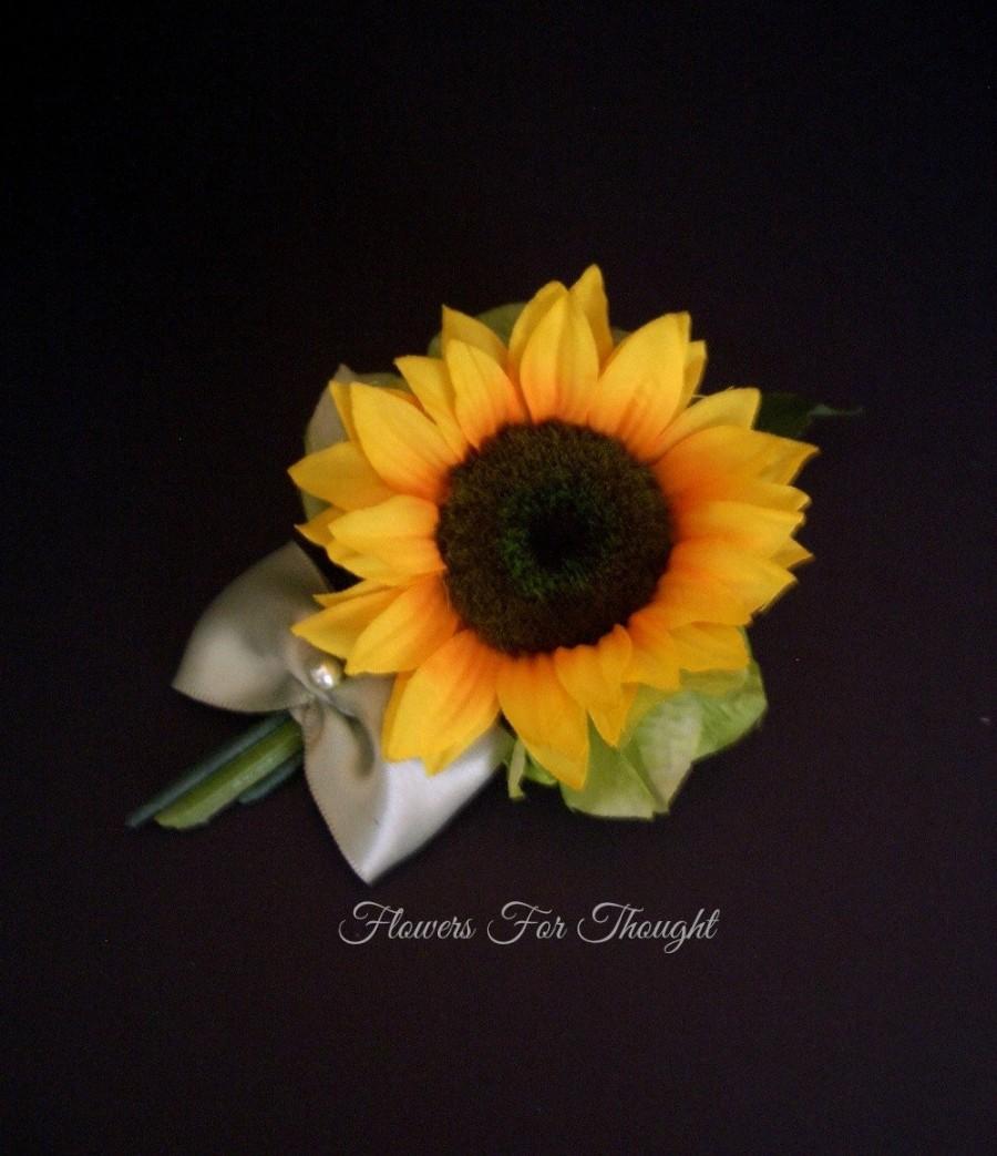 Свадьба - Sunflower and Hydrangea Boutonniere, FFT Original, Groom or Groomsmen Silk Buttonhole Wedding Flower Made to Order