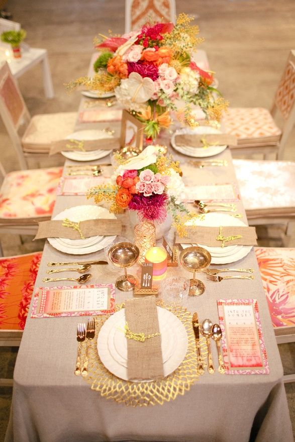 Свадьба - Natural Linens With Golds Pinks And Corals