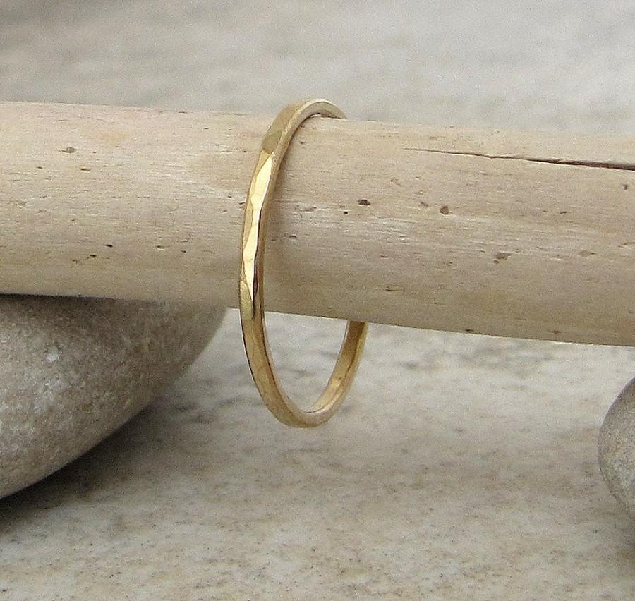 Свадьба - Thin Gold Wedding Band Women's Wedding Ring Hammered Gold Wedding Ring 14k Simple Gold Band Dainty Delicate Gold Wedding Bands Gift for Her