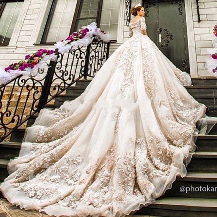 Mariage - Luxury Cathedral/Royal Train Muslim Wedding Dress Vintage Lace Long Sleeve Ball Gown Wedding Dress
