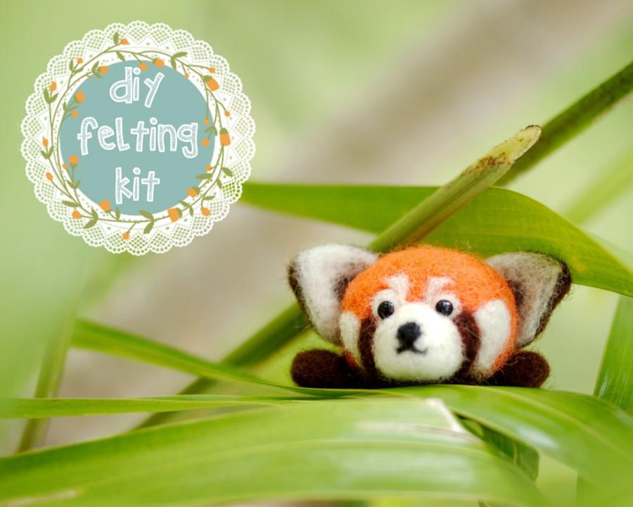 Hochzeit - Needle Felting Kit DIY - Red Panda // Cute Needle Felted Animal // Easy Beginner Needle Felt Craft Kit // Perfect Gifts for Crafters