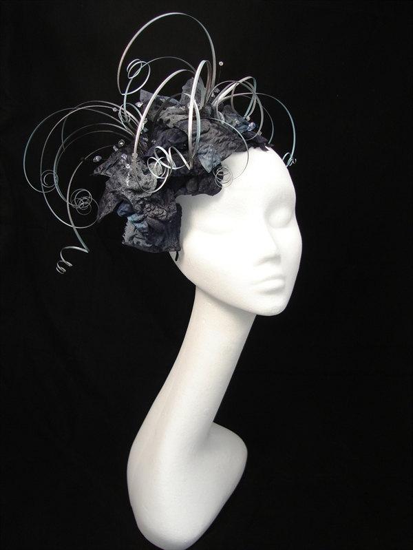 Hochzeit - Silver fascinator, Black hat, Grey fascinator, Mother of the bride, Unique hat