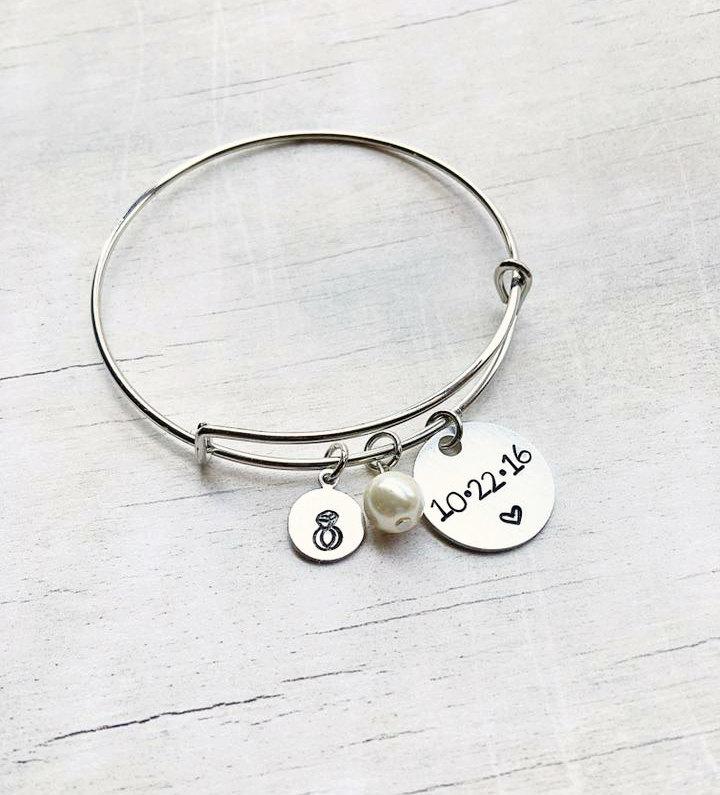 Mariage - Gift for Bride from Bridesmaid - Wedding Date Bangle Bracelet - Gift for Bride - Christmas Gift for Bride
