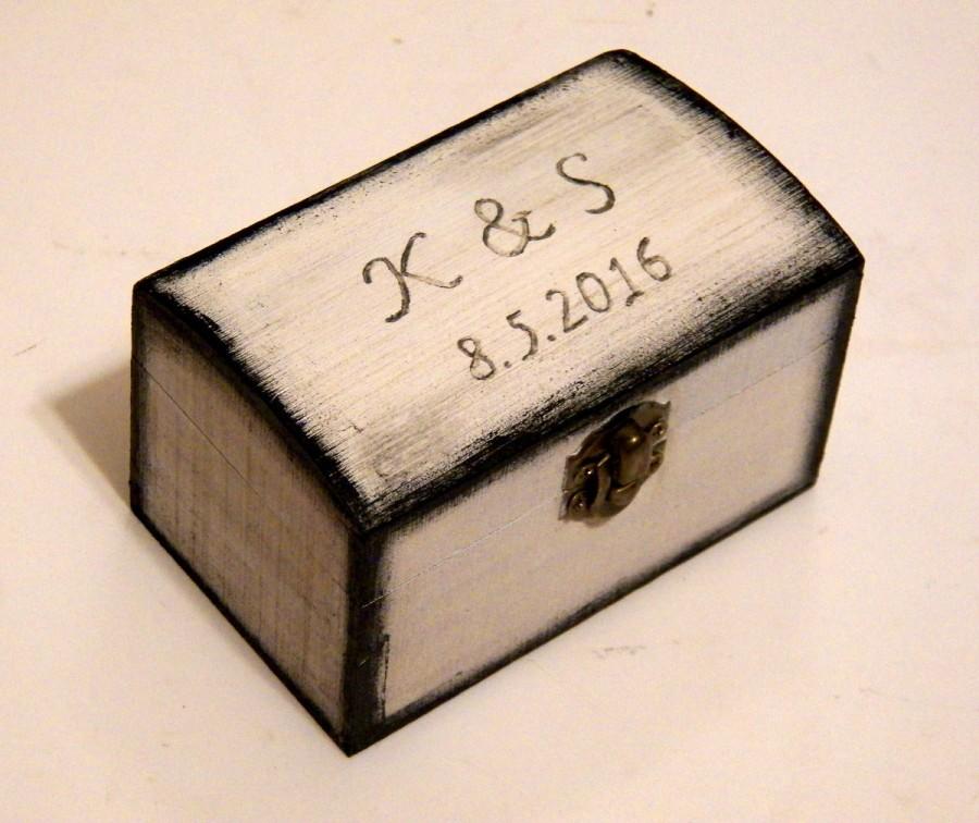 Hochzeit - Ring Bearer Pillow, Ring Holder, Box for Rings, Engraved Ring Box, Wedding Proposal, White Ring Box, Wedding Keepsake, Gift Box for Her - $19.00 EUR