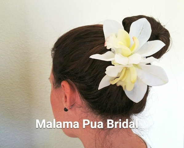 Свадьба - BRIDAL ORCHID HAIR Clip, hair accessory, Hair Flower, Hair piece, Wedding headpiece, Beach Wedding, Silk flowers, Cattleya Orchid, hawaiian
