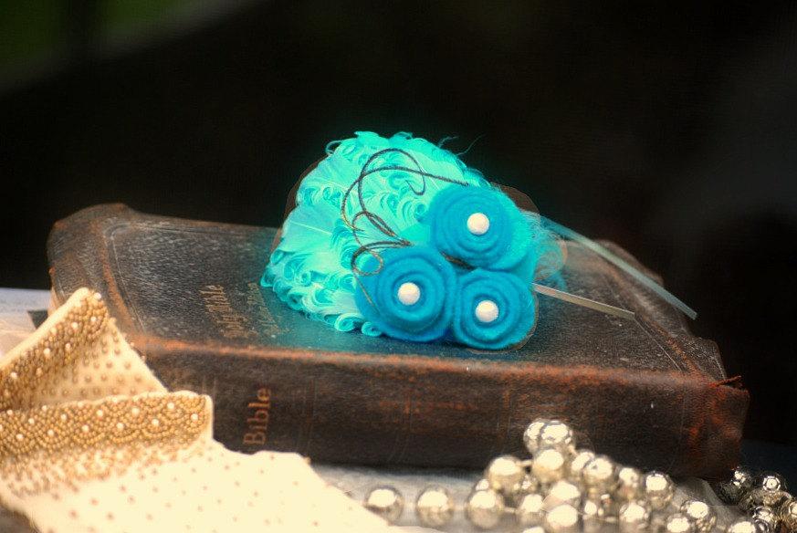 Hochzeit - Fascinator Headband / Brooch Pin. Turquoise Preppy Swirl Roses Pearl. Elegant Spring Fashion Special Day, Chic Statement Flower Photo Prop