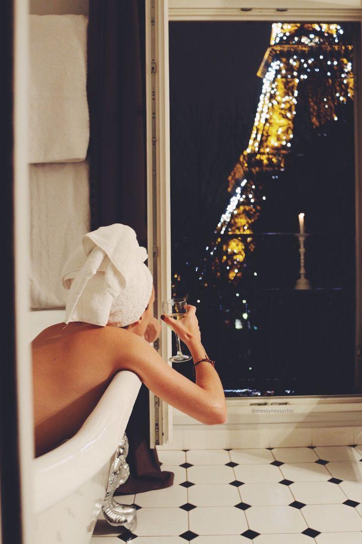 Wedding - Taking A Bath In Front Of The Eiffel Tower