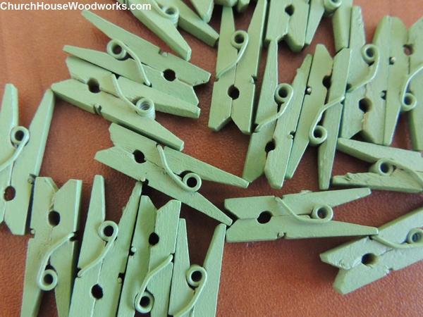Wedding - Pack of 100 Mini Light Green Clothespins
