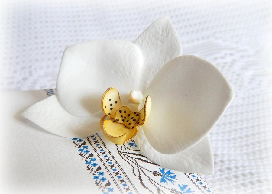 زفاف - Wedding hair pin Bridal orchid hair clip Tropical white flowers Phalaenopsis Real touch flower White hawaii flowers Beach wedding - $9.00 USD
