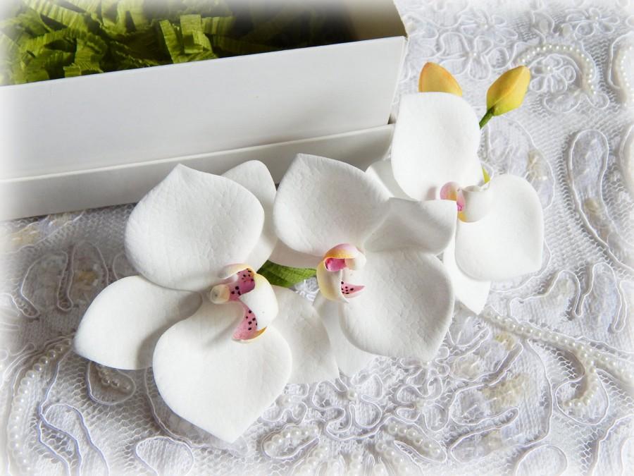 Hochzeit - Orchid hair clip, Wedding hair comb, White hair clips, Bridal hair combs, Phalaenopsis, Beach wedding, White real flowers, Tropical flower - $22.00 USD