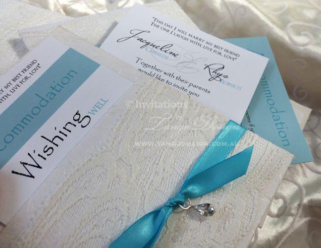 Свадьба - GARDEN wedding invitation. Lace invitations. OUTDOOR wedding invites burlap lace. Boho Wedding Invitation Shabby Chic SAMPLE Secret garden