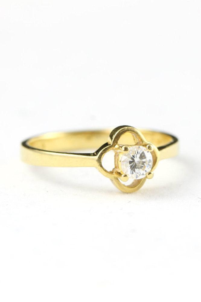 Mariage - Edwardian style diamond solitaire quatrefoil engagement ring in 18 carat gold
