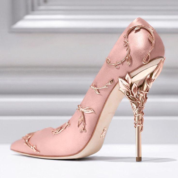Hochzeit - Ralph & Russo On Instagram: “The Ralph & Russo 'Eden' Pump Available For Pre-order From Our Boutique In @harrods Or Via Enquiries@ralphandrusso.com #ralphandrusso…”
