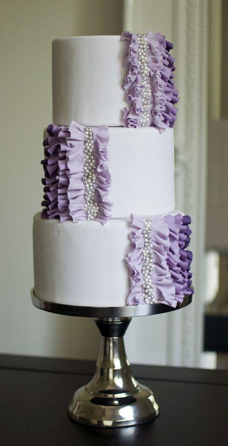 Свадьба - Wedding Cake With Purple Ruffles