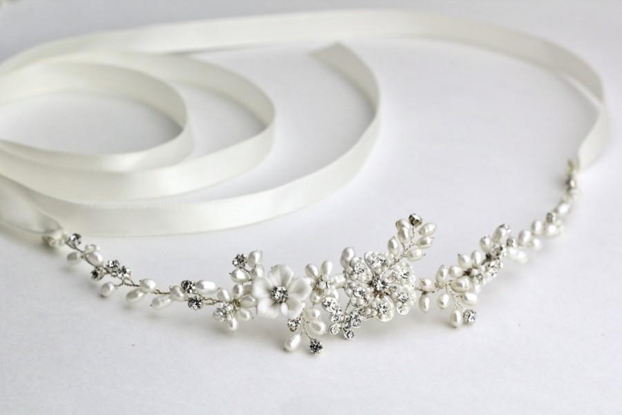 زفاف - Floral headpiece. Bridal hair accessories. Headband. Unique bridal hair jewel. Pearl bridal hair accessories.