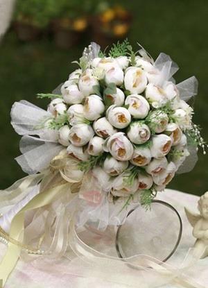 زفاف - Pure White Silk Cloth Bud Wedding Bouquet for Bride with Yellow Pistil