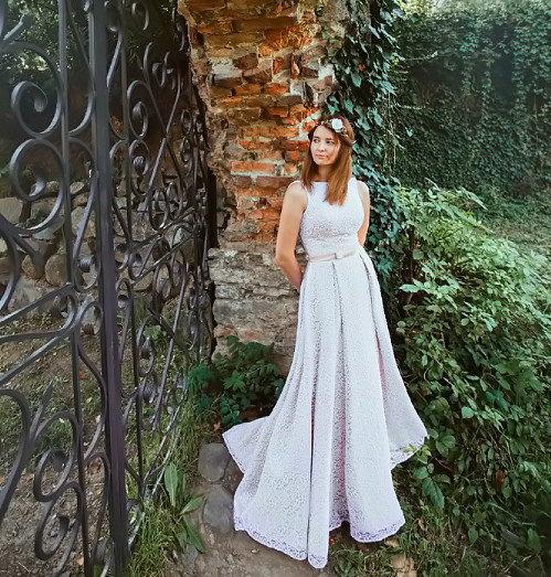 Mariage - Lace Wedding Dress with delicate belt /  Long Lace Wedding dress A silhouette / Romantic Wedding Gown