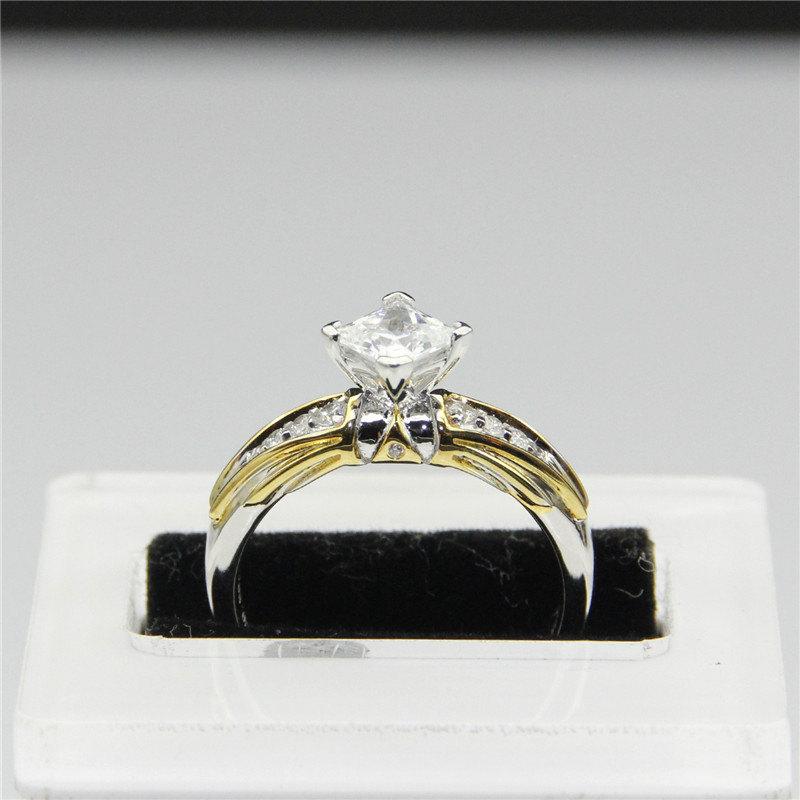 زفاف - Legend of Zelda Two Tone Triforce Princess Cut 1CT Diamond Simulant Sterling Silver Engagement Ring (CFR0545-SD1CT)