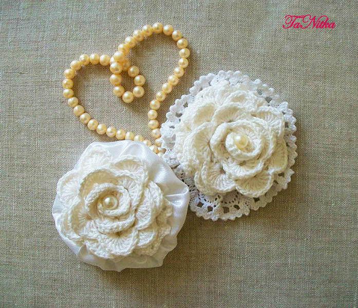 Mariage - Shabby Chic Flowers 2 pcs Textile Brooch Crochet Lace Handmade Vintage Flowers Сlothing Decoration Home Decor - $12.00 USD