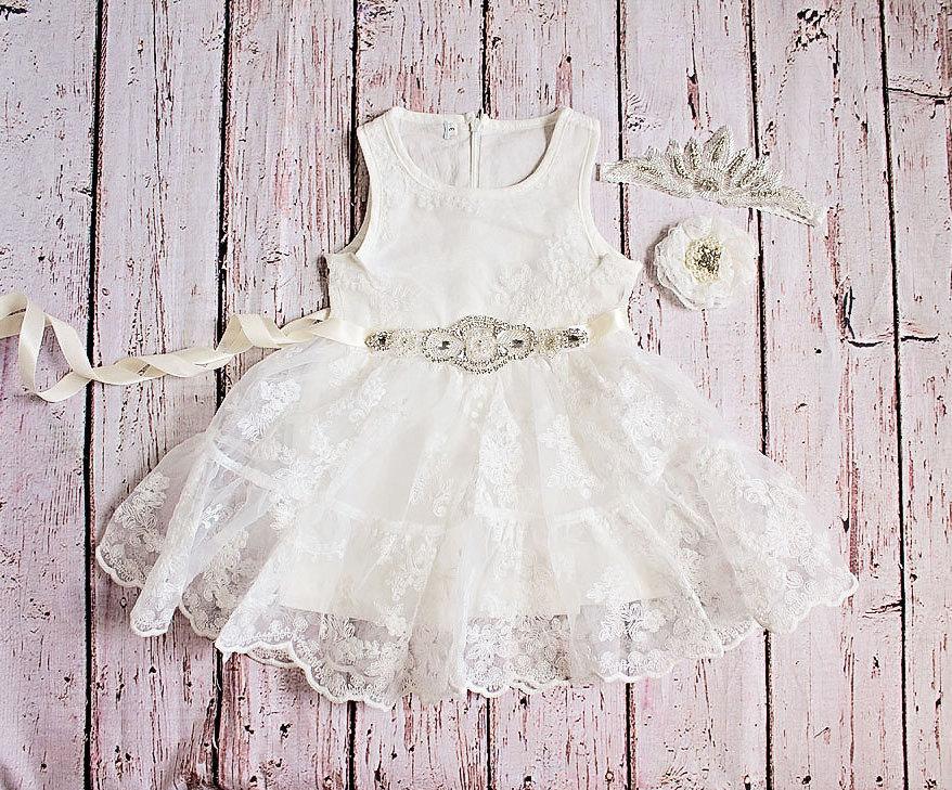 Mariage - Rustic Flower Girl Dress, White Lace Dress- Rustic Lace Flower Girl Dress, Lace Rustic Dress, White Baptism Dress, Birthday Dress