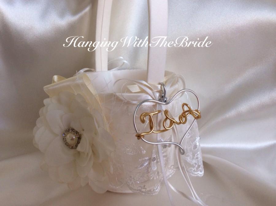 Mariage - Wedding flower girl basket, initial flower girl basket
