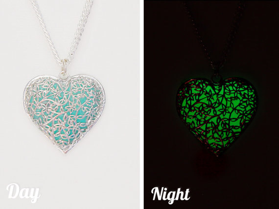 زفاف - Glowing heart necklace, Sterling silver necklace, Glowing necklace, Frozen heart necklace, Silver 925 pendant, Gift for her