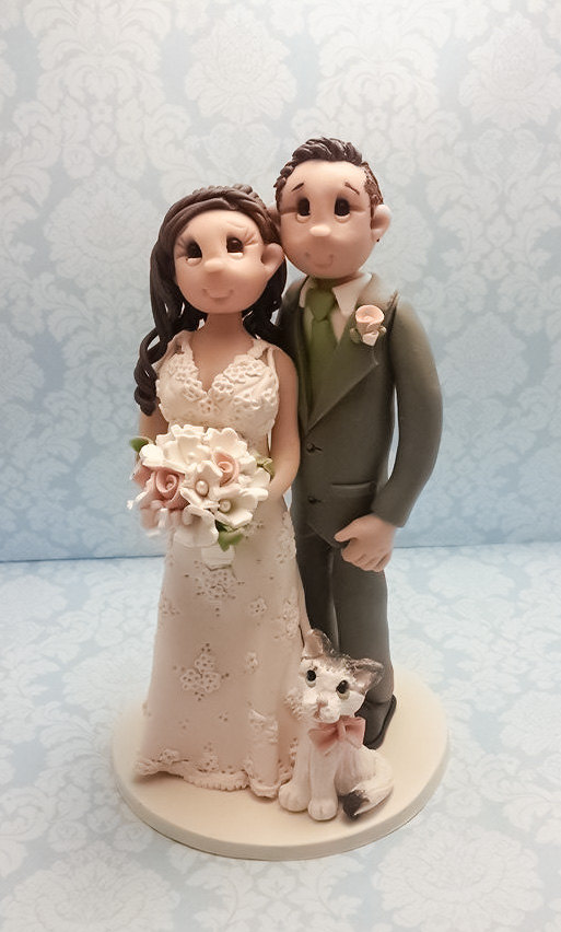 Mariage - Custom wedding cake topper, personalized cake topper, Bride and groom cake topper, Mr and Mrs cake topper
