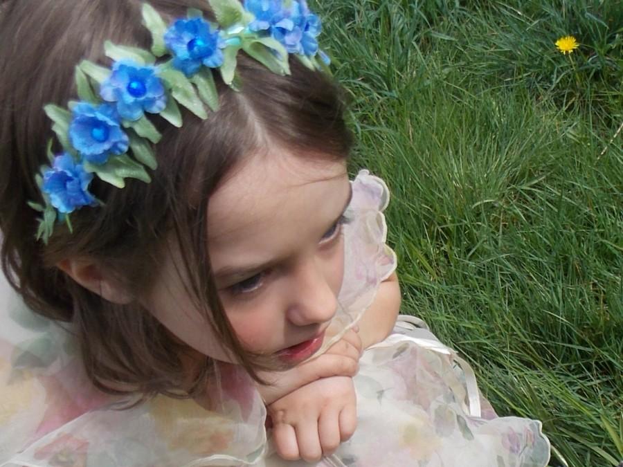Mariage - Blue Fairy Flower Garland Headband with Green Leafy Vines and Small Blue Flowers with Gems, Woodland Fairy Crown, Flowergirl Wreath G10