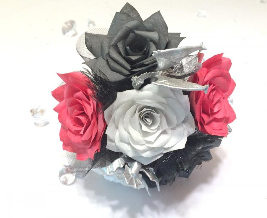 Mariage - Dragon Bouquet, Handmade paper Rose bouquet, Fantasy bouquets, Game of thrones Wedding bouquet, Dungeons and Dragon themed bouquets