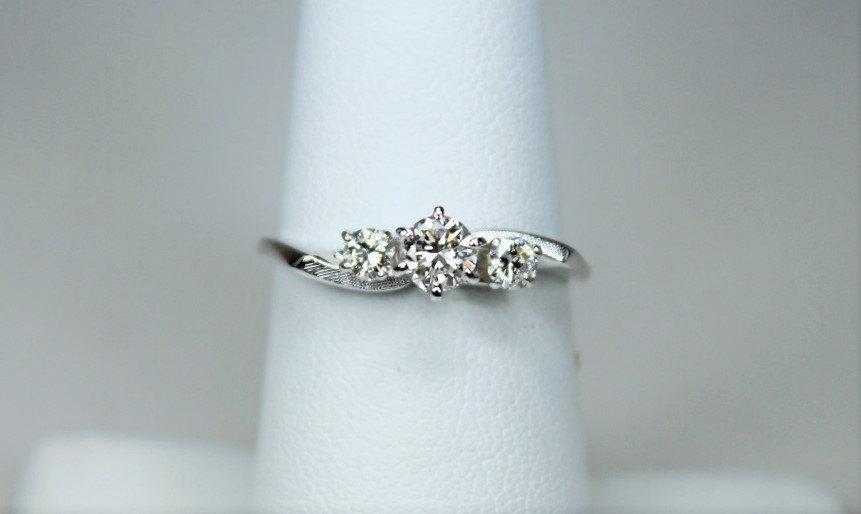 زفاف - Vintage 14K White Gold Engagement Ring 0.36CT Round Diamond Center .58ctw Diamonds - Promise Wedding Anniversary Stack It Sz 7.5 c1950s