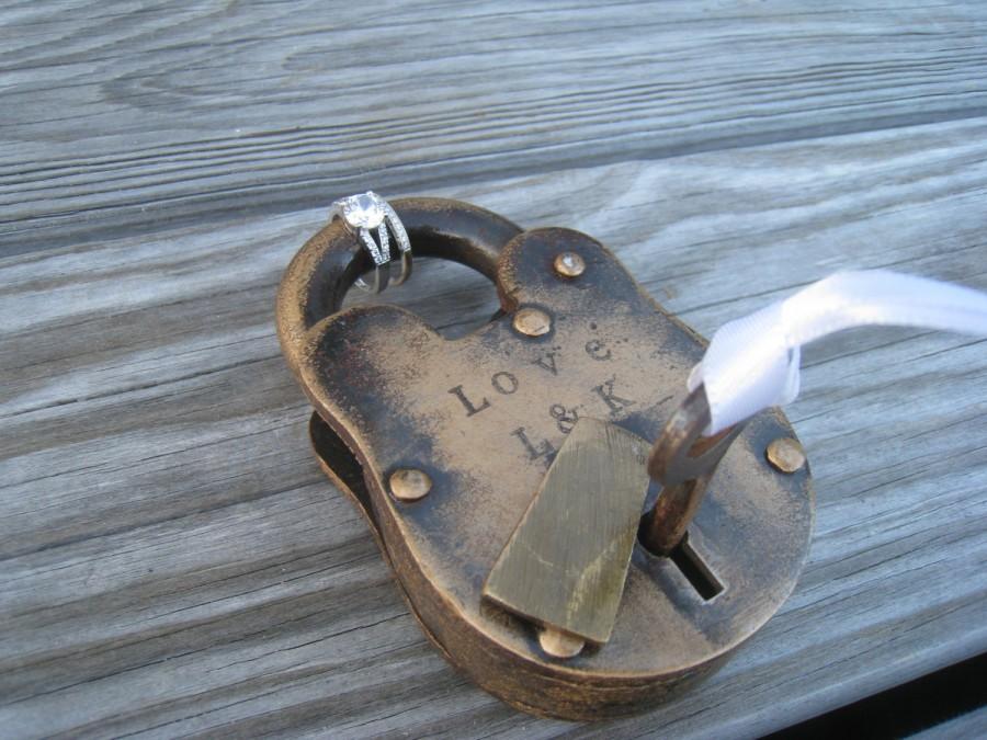 Hochzeit - Love Lock ring bearer rustic wedding ring pillow lock key wedding ring box ring holder country wedding