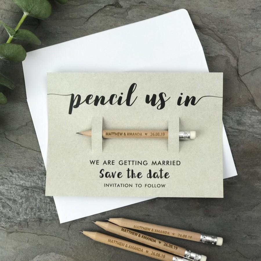 زفاف - Pencil Us In Save the Dates Personalised - Wedding Invitations - Engraved - (Marble, Chalk or Kraft Style Backing card & Envelopes Option)