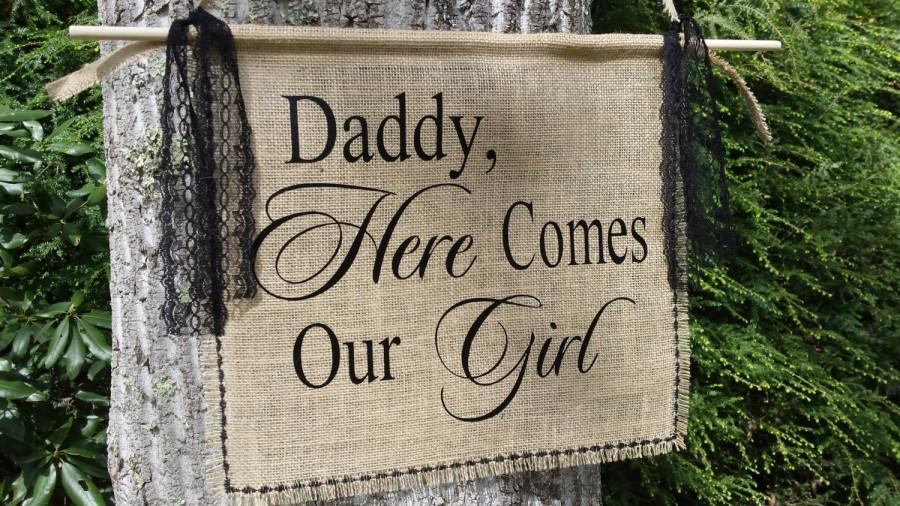 Hochzeit - Daddy Here Comes Our Girl, Here Comes The Bride, Burlap Banner, Rustic Wedding, Burlap Wedding, Personalized Banner, 15" x 17" Banner