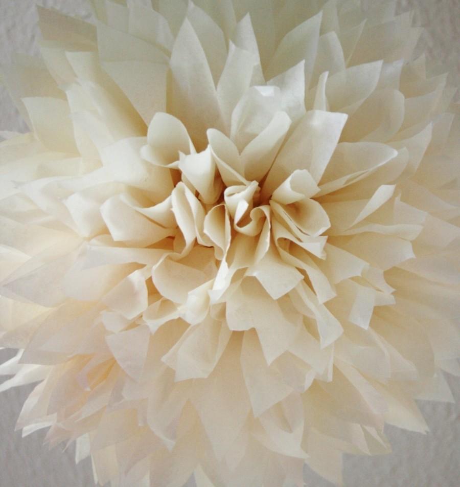 Mariage - French Vanilla Tissue Paper Pom .. Wedding Decoration / Anniversary / Birthday / Party Decoration