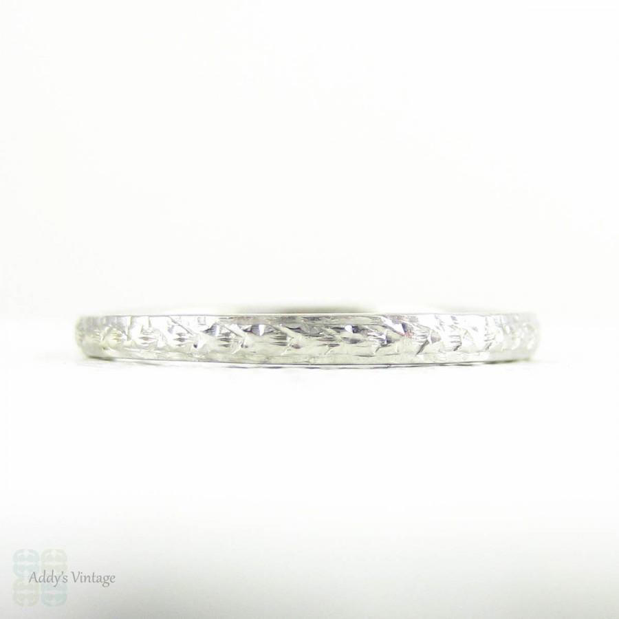 زفاف - Art Deco Engraved Platinum Wedding Ring, Narrow Fully Engraved Band by Alabaster & Wilson, Circa 1920s - 1930s. Size O / 7.25