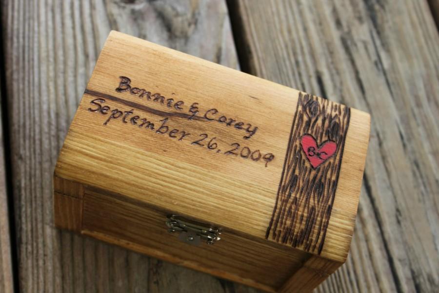 Hochzeit - Rustic Woodburned Ring Bearer Box -Tree Trunk- Ring Pillow - Ring Box - Anniversary gift - Rustic Wedding Ring Box
