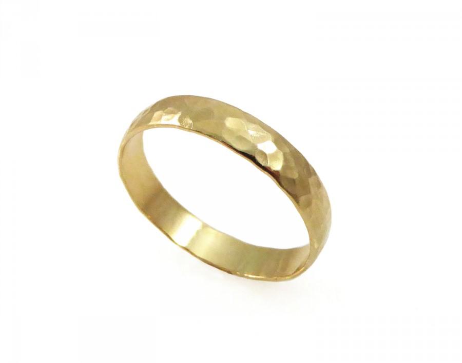 Mariage - Hammered wedding ring. 14k yellow gold. 4mm wedding band men wedding ring.women wedding band. mens wedding band. (2136)