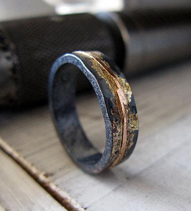 Свадьба - Man Wedding Band Rustic Man Wedding Band Oxidized Ring Black Gold Ring Rustic Ring Unique Wedding Band Bimetal Ring OOAK Mens Wedding Band