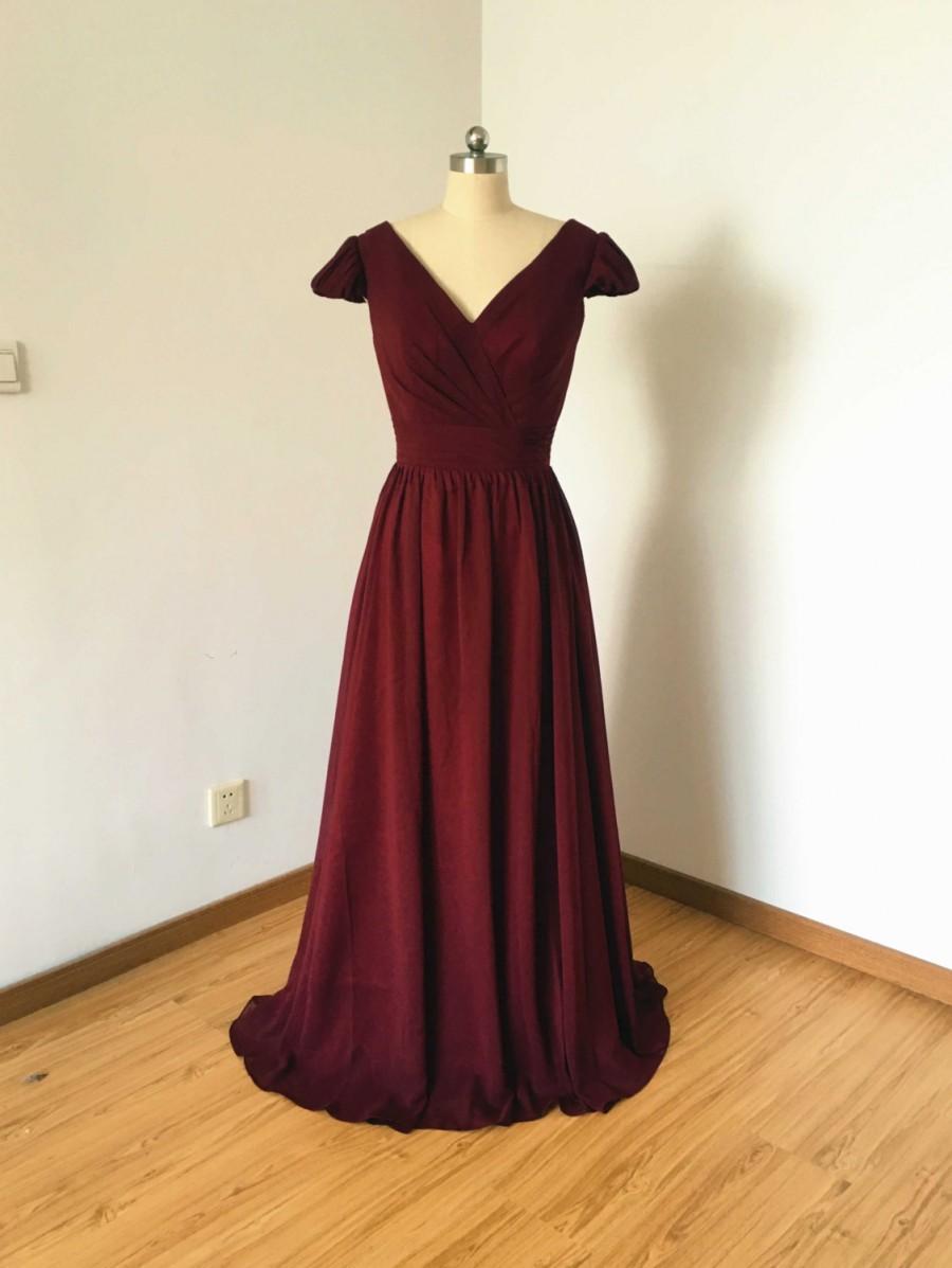 Mariage - Cap Sleeves V-neck Burgundy Chiffon Long Bridesmaid Dress