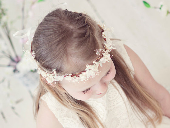Свадьба - Pearl flower crown, First comunnion flower crown, Baptism crown, Wedding tiara with pearls and babys breath flowers, Wedding flower crown