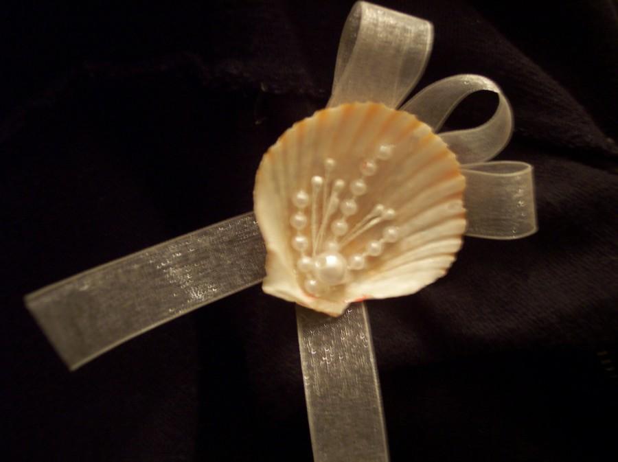 Свадьба - Seashell Boutonniere with Pearls and Flowers