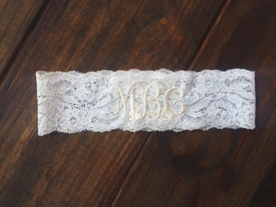 Hochzeit - ELEGANT MONOGRAMMED GARTER in Ivory  / lace garter / toss garter / Elegant wedding / vintage garter