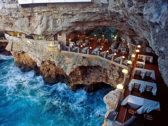 Hochzeit - This Italian Restaurant Is Built Into A Cave And It's Nothing Less Than Magical
