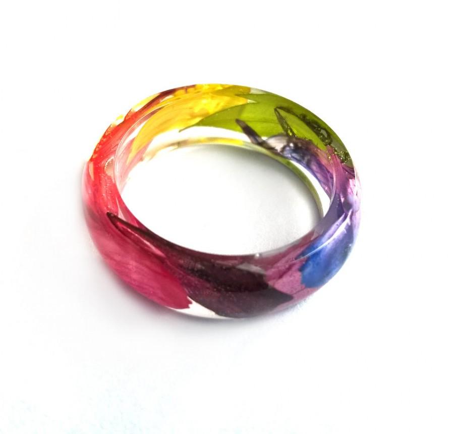 Hochzeit - Rainbow Resin Flower Ring, Real flower Ring, Terrarium Jewelry, Nature inspired, nature engagement rings, resin nature, pressed flower ring