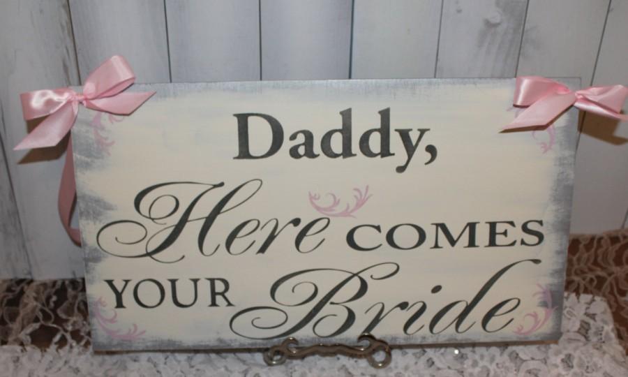 Hochzeit - DADDY, Here Comes Your BRIDE Sign/Photo Prop/U Choose Colors/Great Shower Gift/Silver/Gray/Blush/Rustic/Wood Sign/Wedding Sign/Reversible
