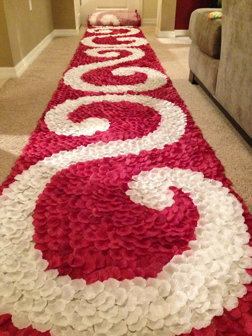 Mariage - Burgundy Red Aisle Runner, Red Rose Petal Swirl Aisle Runner, Wedding Aisle Runner, Petal Aisle Runner, Rose Petal Runner