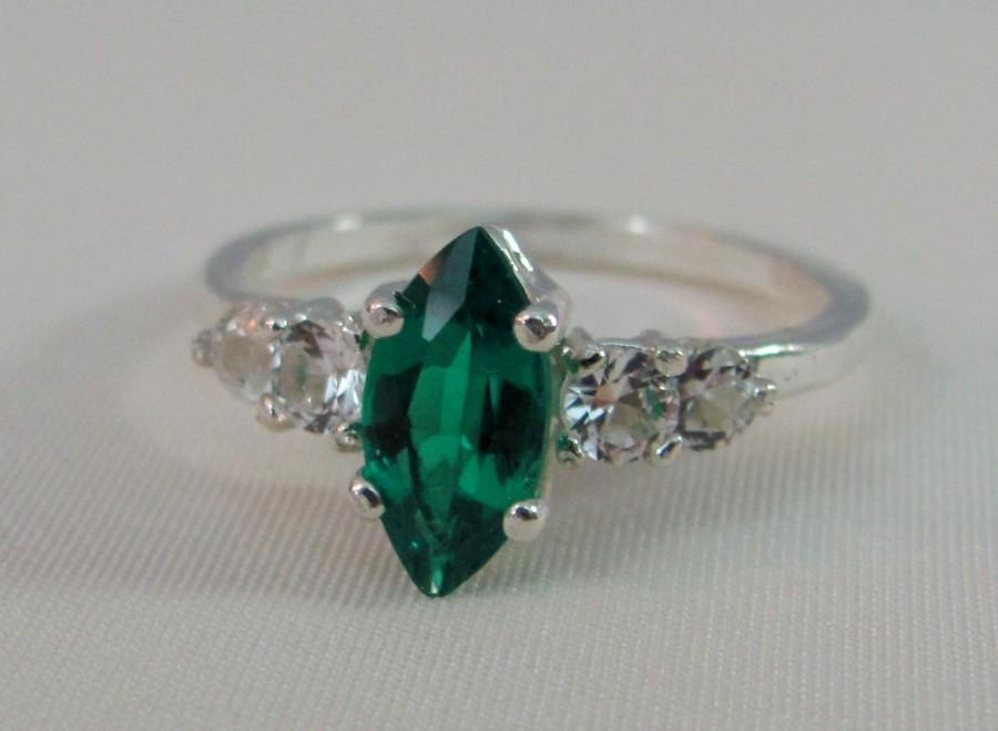Mariage - Emerald Promise Ring in Sterling Silver, Emerald Accent Ring, May Birthstone Ring, 10x5mm Lab Grown Emerald Gemstone, Engagement Ring