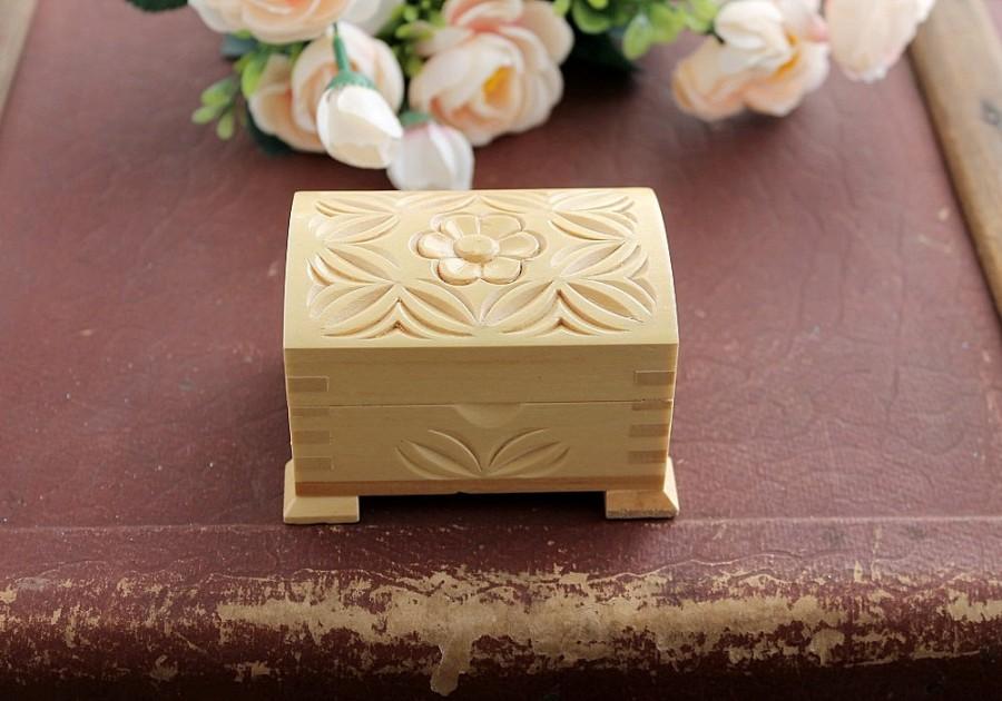Hochzeit - Wood Ring Box, Wedding Ring Box, Carved Ring Box, Maid of Honor Gift Box, Rustic Ring Box, Ring Bearer Box, Small Jewelry Box, Proposal Box